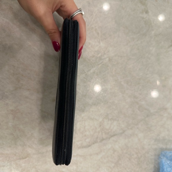 Vintage Chanel Caviar Leather Zippy Wallet - Picture 9 of 16